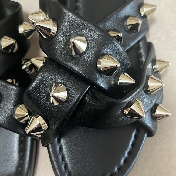 Christian Loubutin Flat NWT - Picture 4 of 7